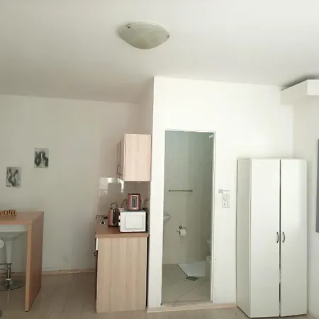 לינה וארוחת בוקר Cozy At Old Gate 4*