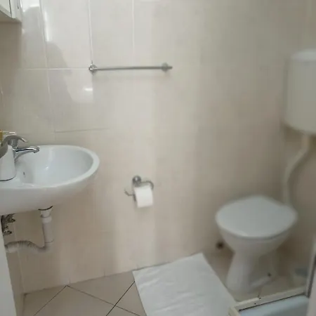 לינה וארוחת בוקר Cozy At Old Gate